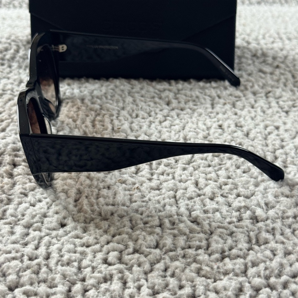 Chico’s Black Sunglasses - Picture 6 of 7